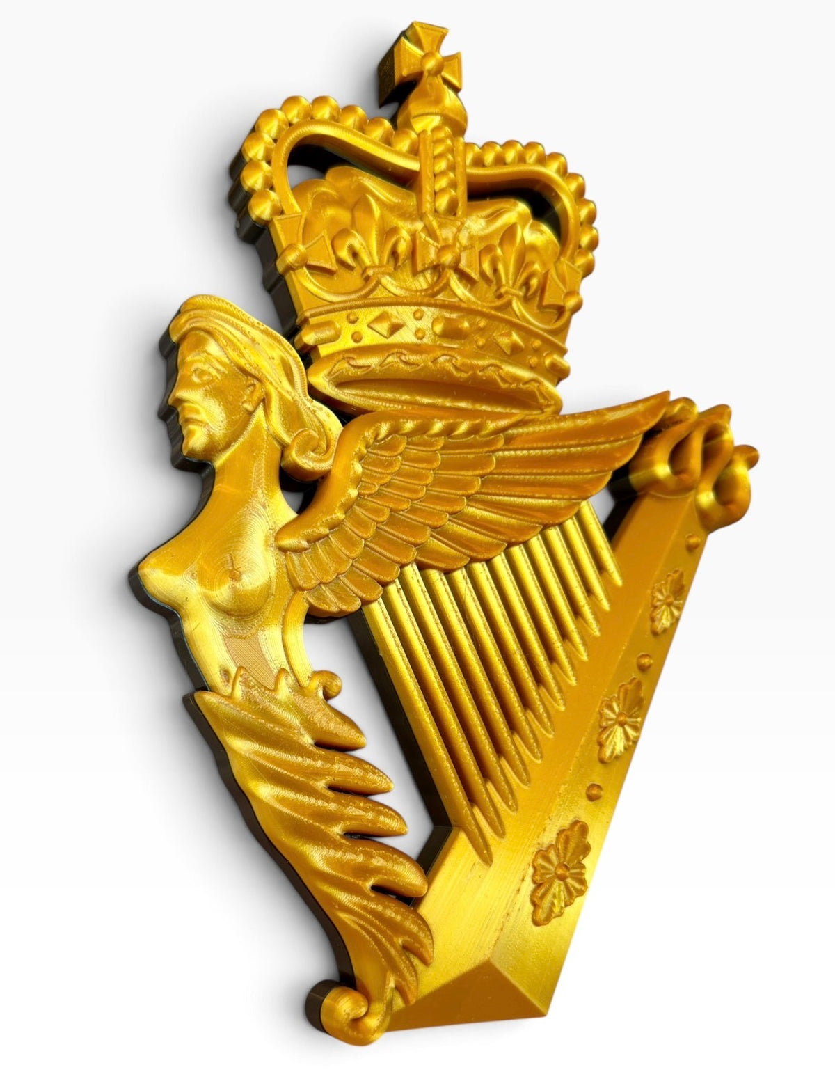 UDR cap badge – side angle of the officially licensed 3D printed military display